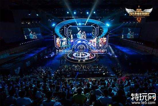 边在社交平 边在社交平